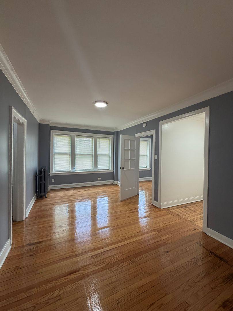 Apartment for rent at 6720 S Jeffery Blvd, Chicago, IL 60649