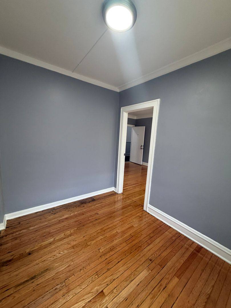 Apartment for rent at 6720 S Jeffery Blvd, Chicago, IL 60649