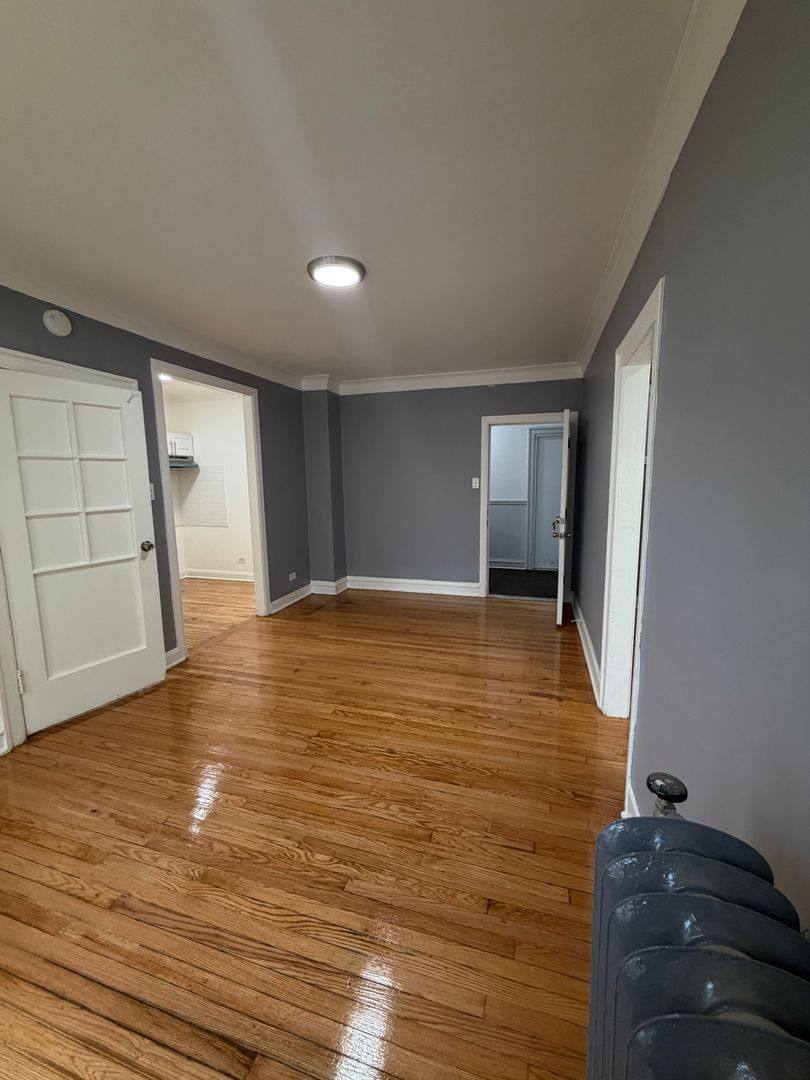 Apartment for rent at 6720 S Jeffery Blvd, Chicago, IL 60649