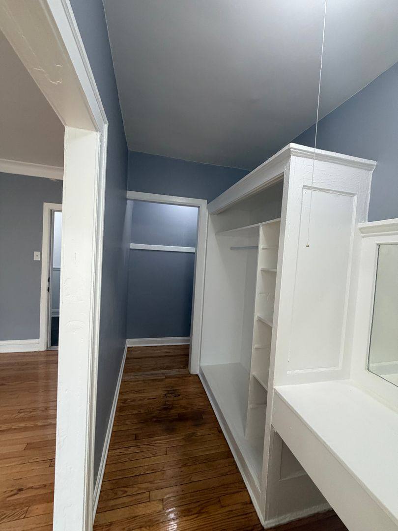 Apartment for rent at 6720 S Jeffery Blvd, Chicago, IL 60649