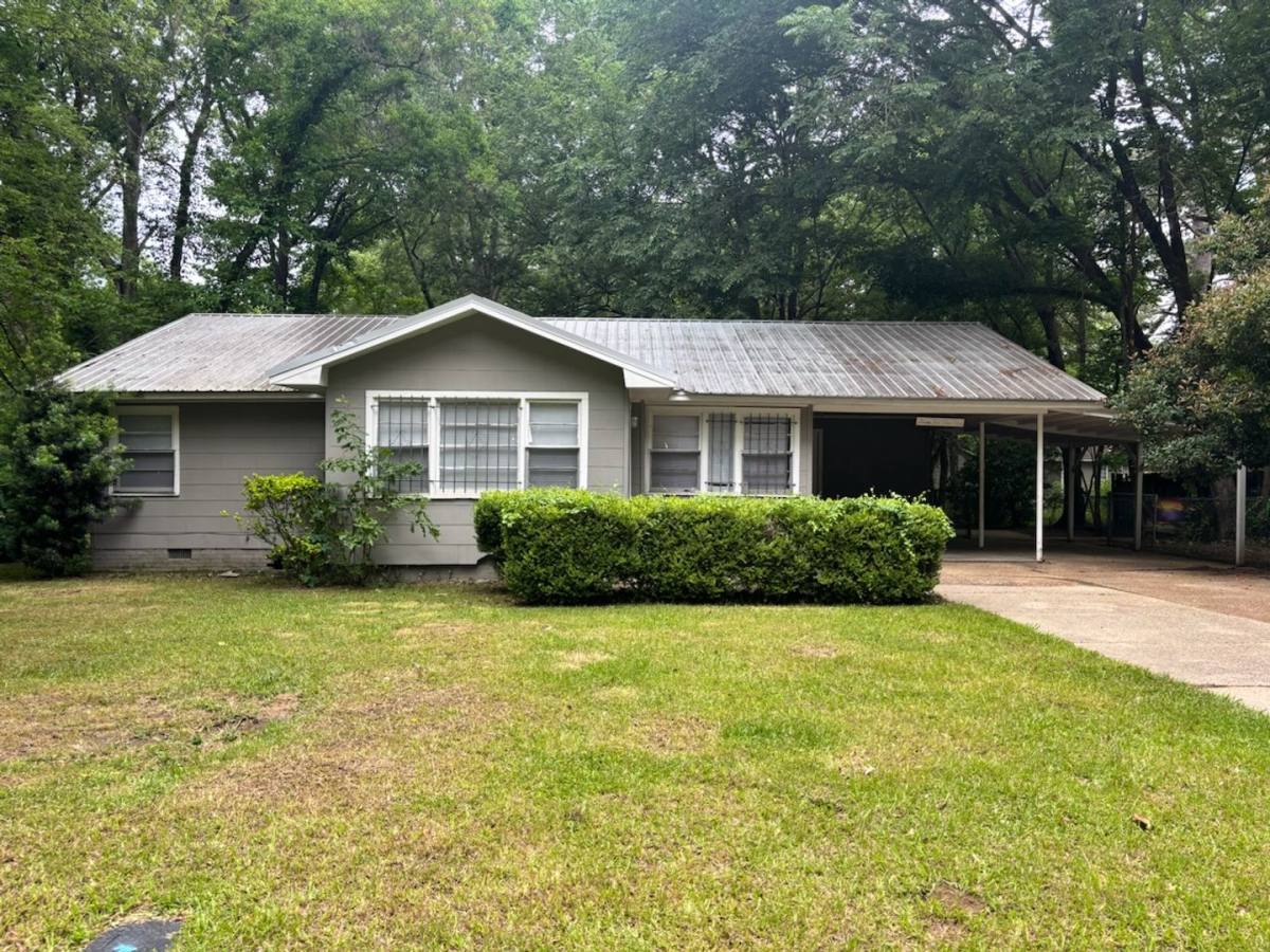House for rent at 3211 Charleston Dr, Jackson, MS 39212