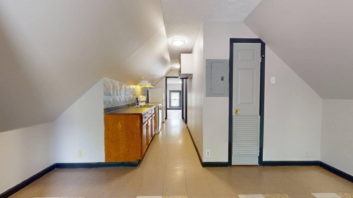 Apartment for rent at 3334 W 82nd St, Cleveland, OH 44102