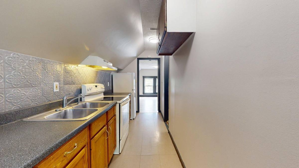 Apartment for rent at 3334 W 82nd St, Cleveland, OH 44102