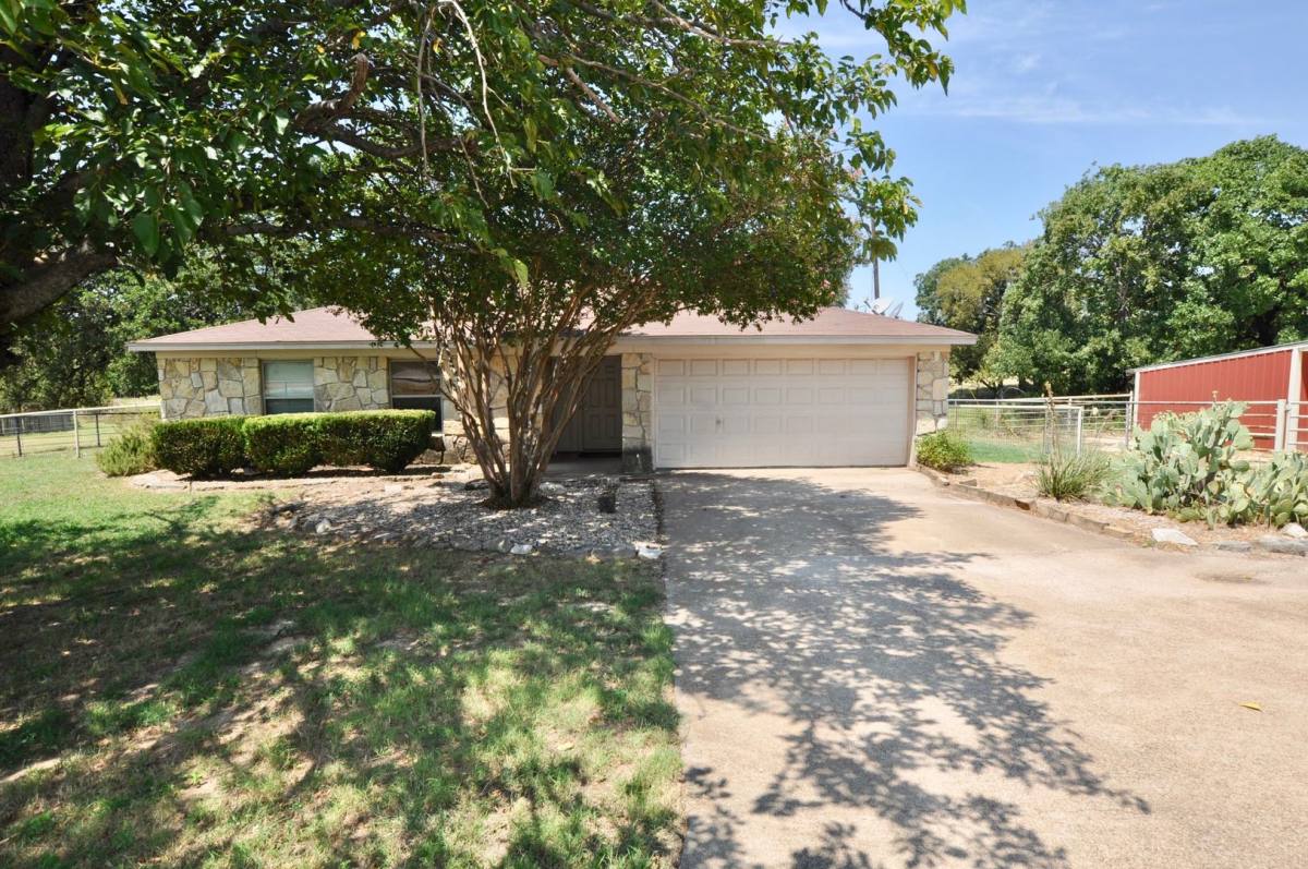 House for rent at 6212 Granbury Highway, Weatherford, TX 76087