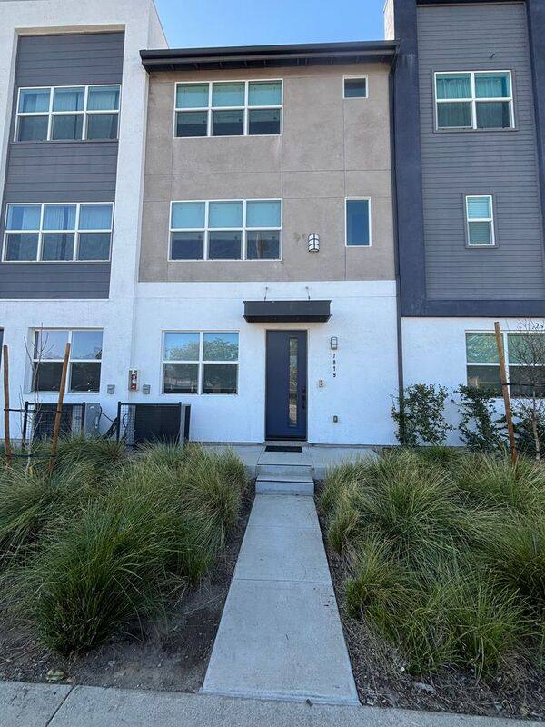 Townhouse for rent at 7819 Paxton Place, Rancho Cucamonga, CA 91730