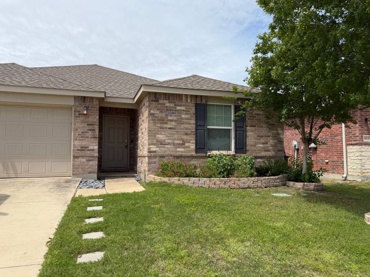 House for rent at 9913 Amosite Dr, Fort Worth, TX 76131