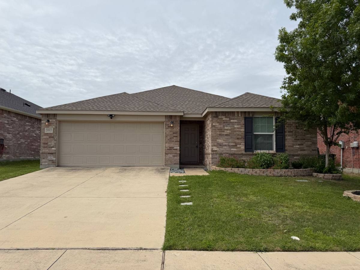 House for rent at 9913 Amosite Dr, Fort Worth, TX 76131