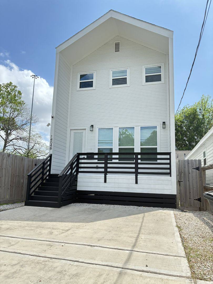 Townhouse for rent at 1404 E 31st St, Houston, TX 77022