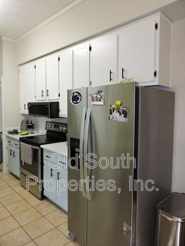 House for rent at 1704 E Lee St, Pensacola, FL 32503