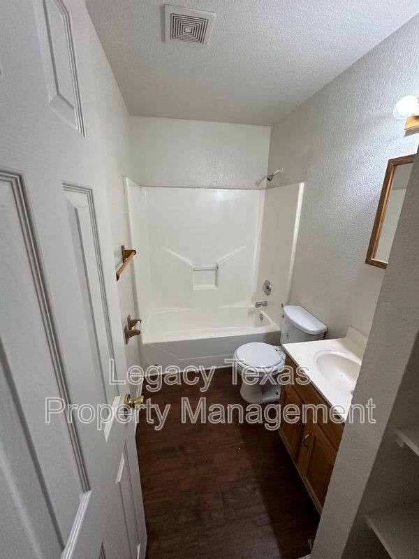 Apartment for rent at 1108 Williams Ave #C, Cleburne, TX 76033