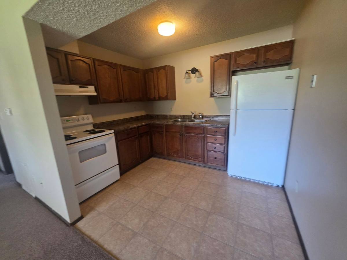 Apartment for rent at 1653 Carriage Hill Dr, Waterloo, IA 50701