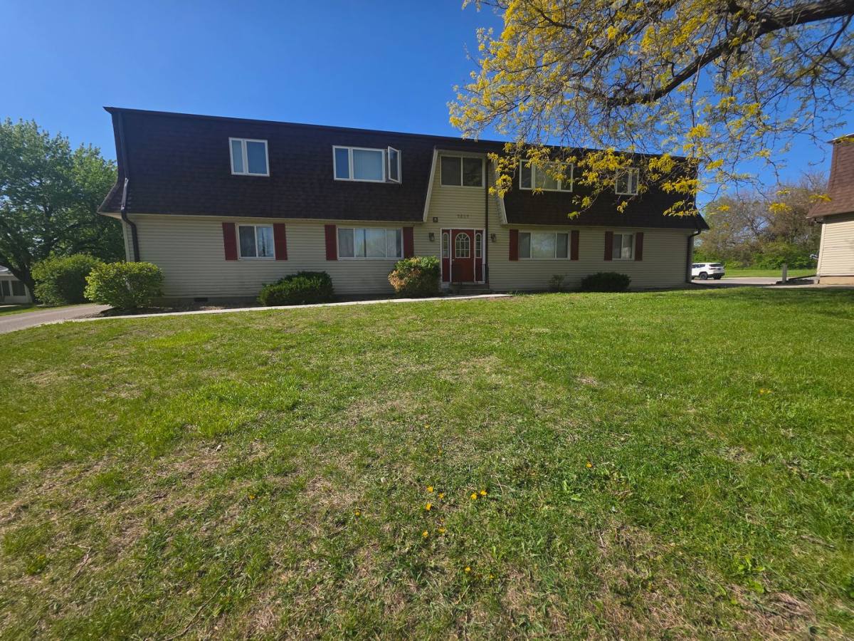 Apartment for rent at 1653 Carriage Hill Dr, Waterloo, IA 50701