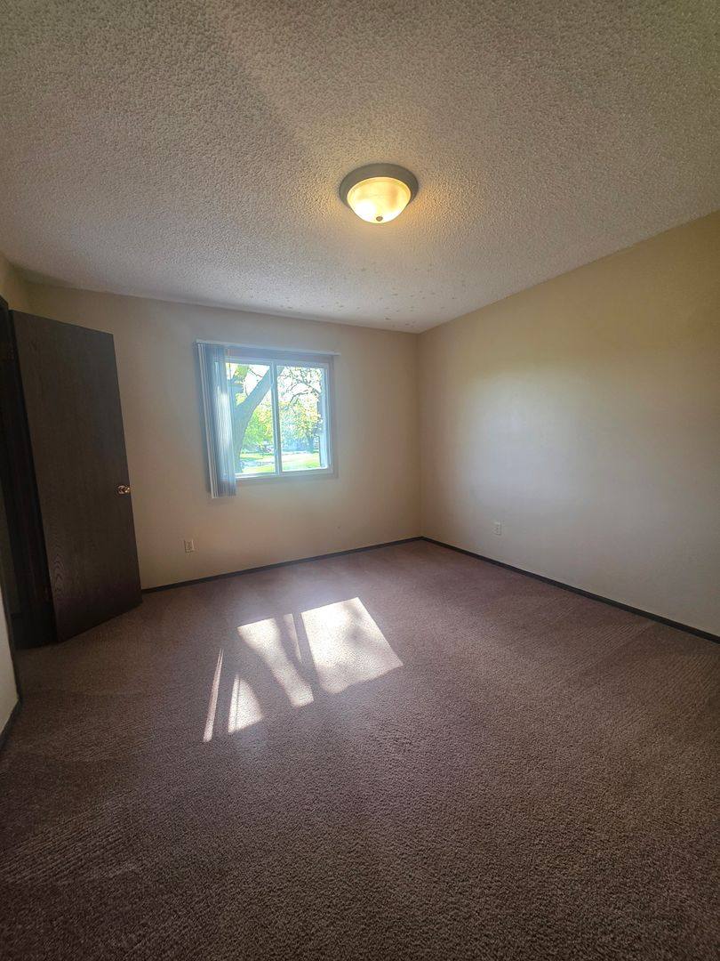 Apartment for rent at 1653 Carriage Hill Dr, Waterloo, IA 50701