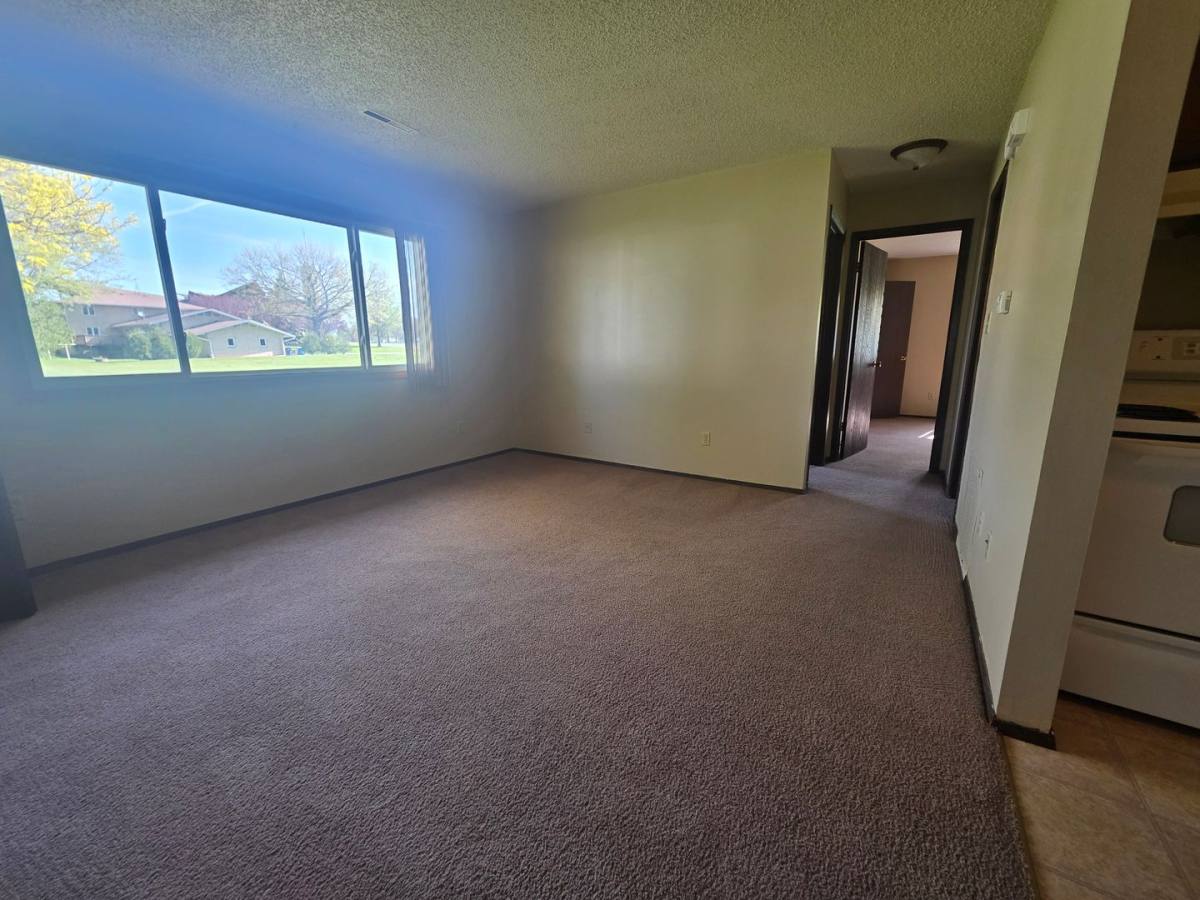 Apartment for rent at 1653 Carriage Hill Dr, Waterloo, IA 50701