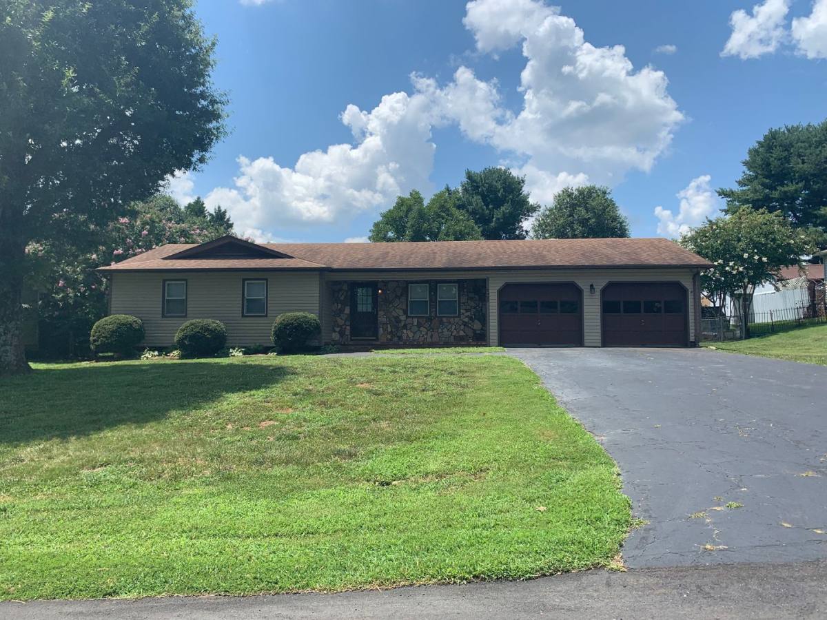 House for rent at 2995 Wonderland Lane, Conover, NC 28613