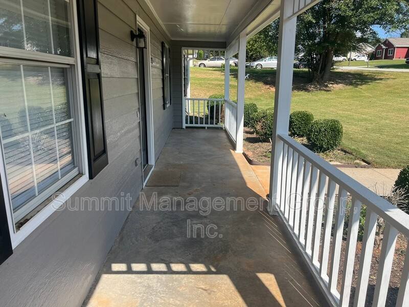 House for rent at 115 Falcon Ridge Dr, Covington, GA 30016