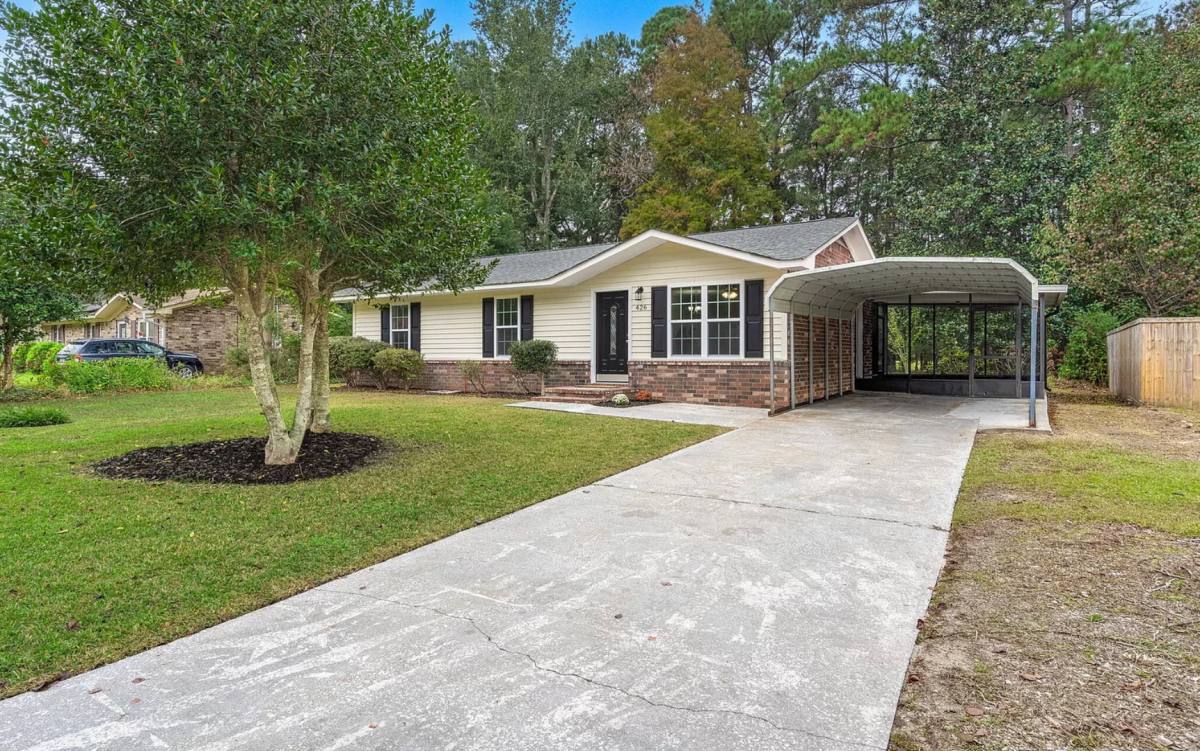 House for rent at 426 Longleaf Dr, Summerville, SC 29483