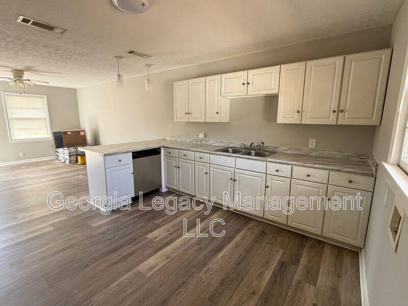 House for rent at 468 Taylor St, Royston, GA 30662