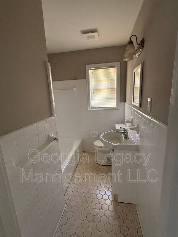 House for rent at 468 Taylor St, Royston, GA 30662