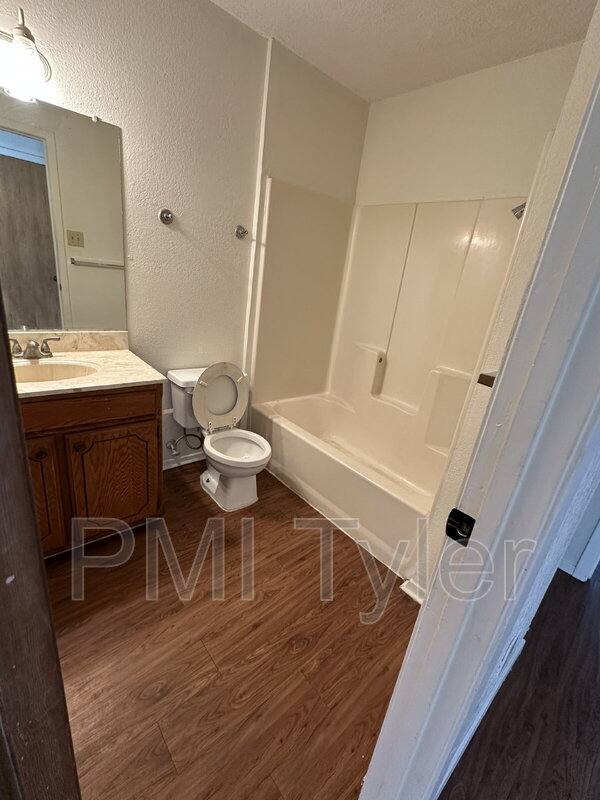 Apartment for rent at 2717 W Shaw St, Tyler, TX 75701