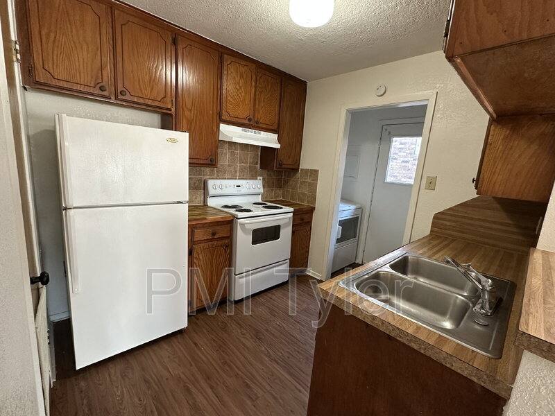 Apartment for rent at 2717 W Shaw St, Tyler, TX 75701