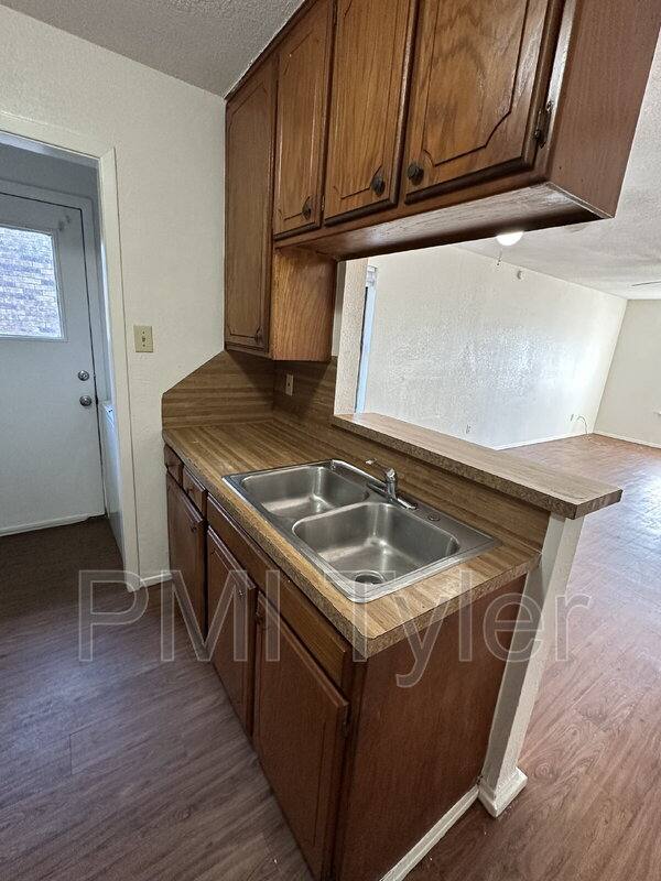 Apartment for rent at 2717 W Shaw St, Tyler, TX 75701