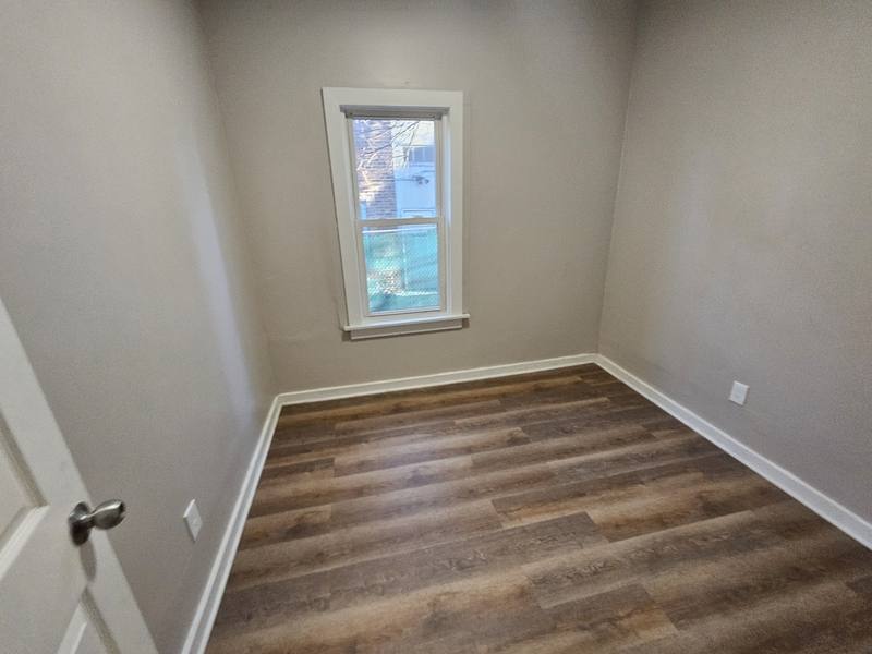 Apartment for rent at 403-405 E 152nd St #2, Cleveland, OH 44110