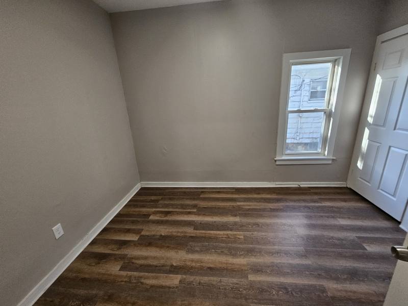 Apartment for rent at 403-405 E 152nd St #2, Cleveland, OH 44110