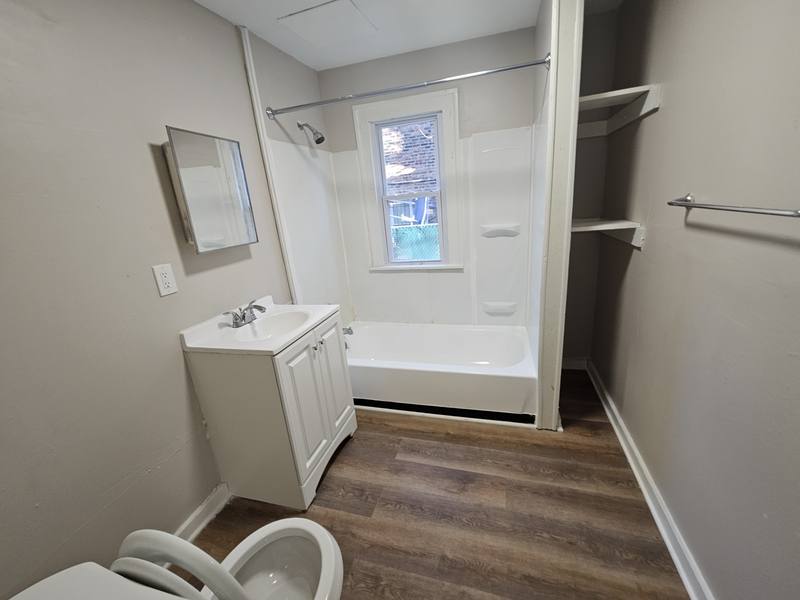 Apartment for rent at 403-405 E 152nd St #2, Cleveland, OH 44110