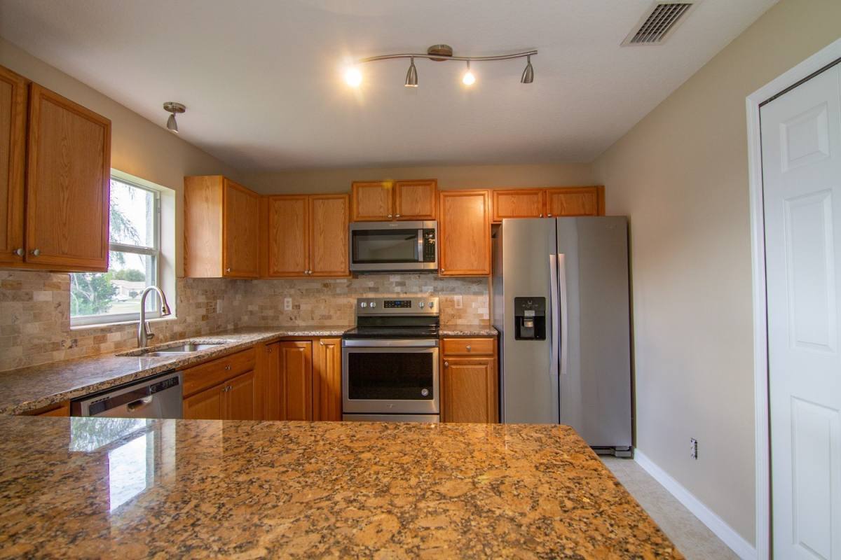 House for rent at 402 Bridgewater Court, Kissimmee, FL 34758