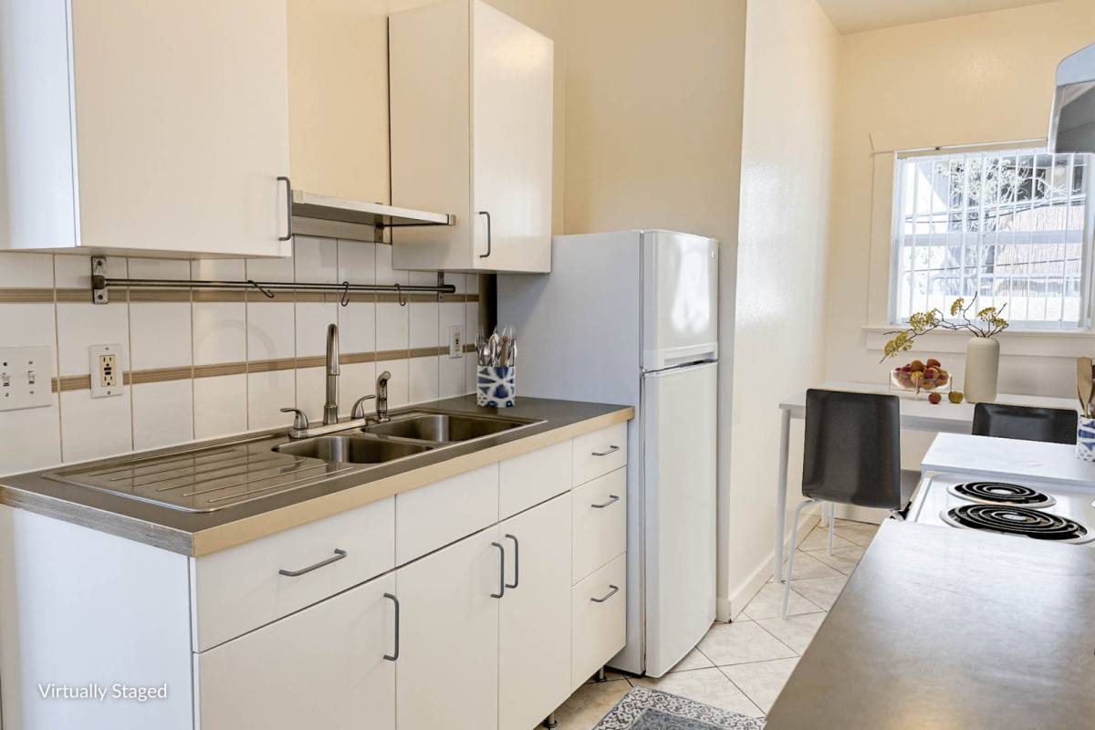 Apartment for rent at 616 Orange Ave, Long Beach, CA 90802