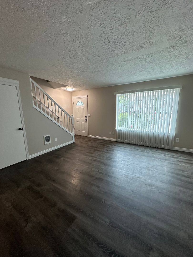 Townhouse for rent at 3327 Rockingham Court NE, Salem, OR 97301