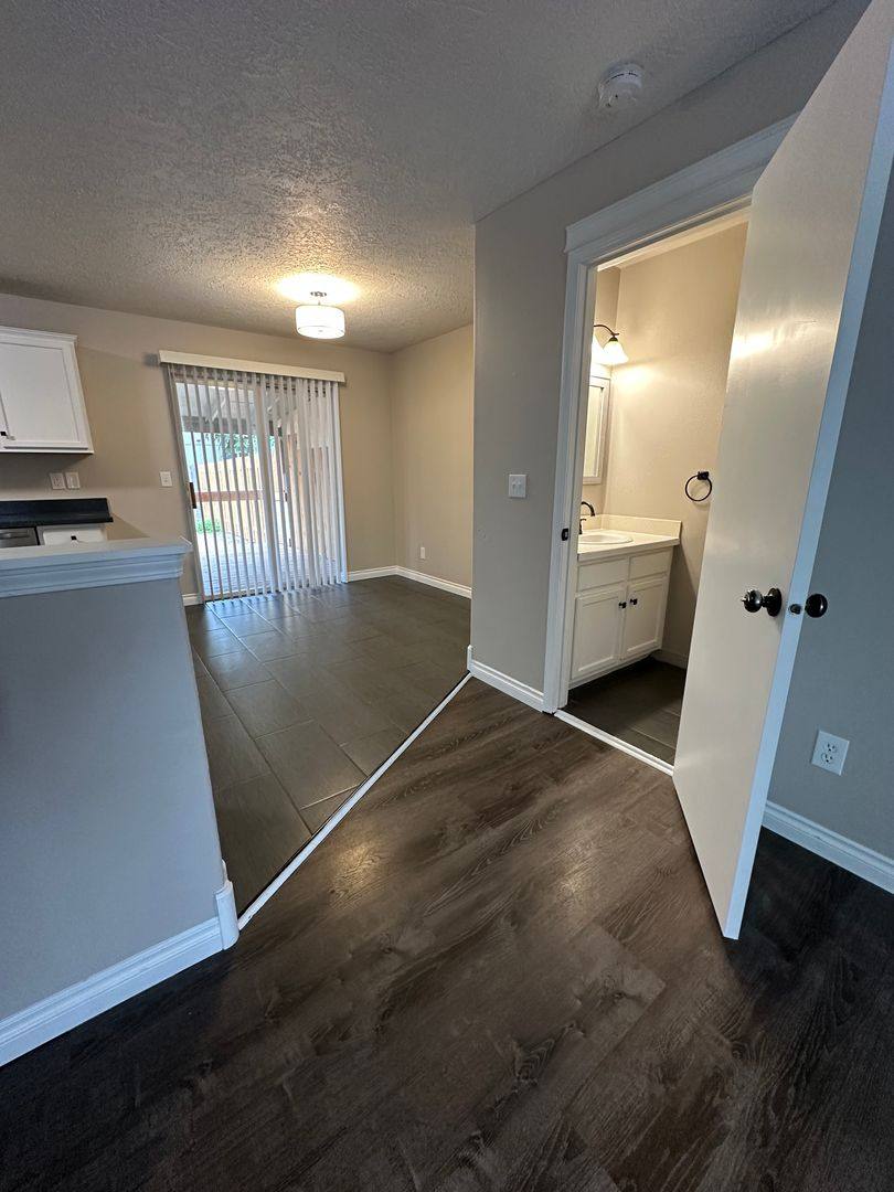 Townhouse for rent at 3327 Rockingham Court NE, Salem, OR 97301
