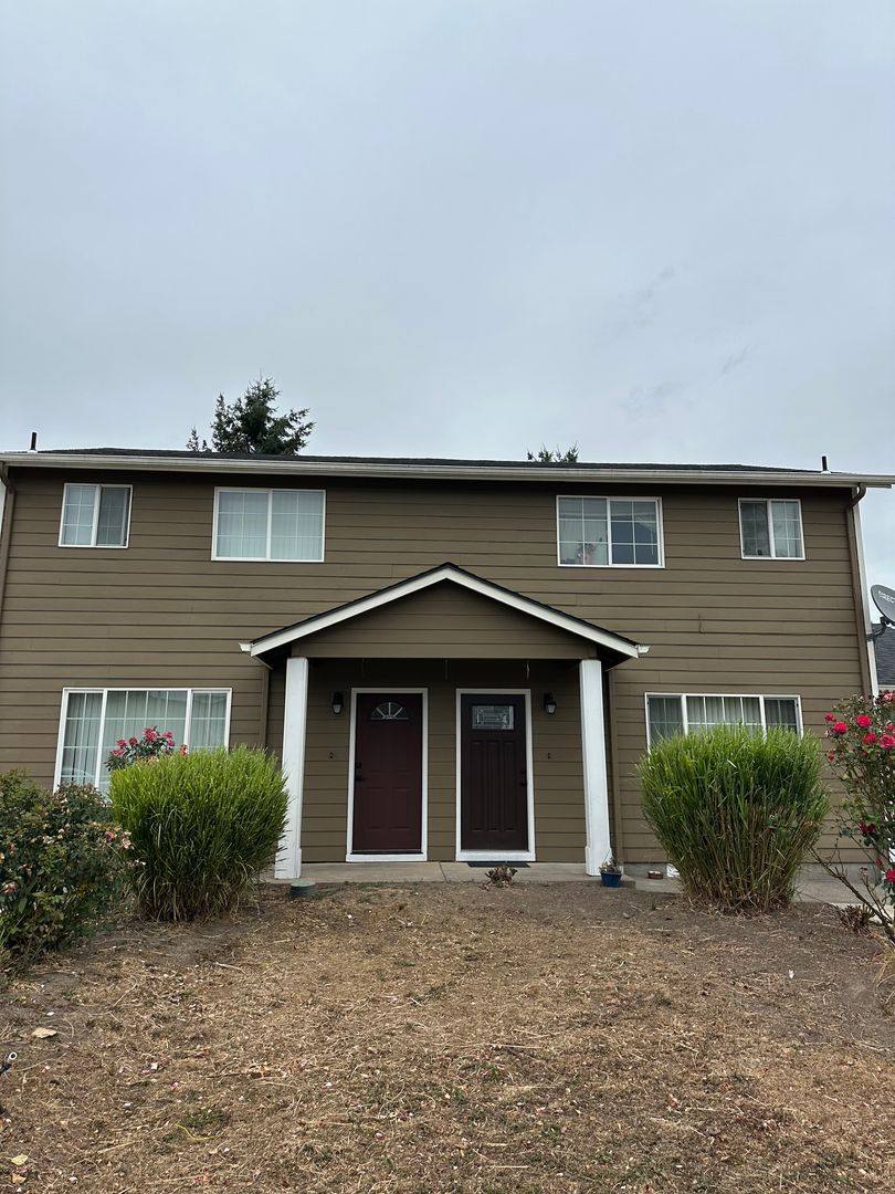 Townhouse for rent at 3327 Rockingham Court NE, Salem, OR 97301