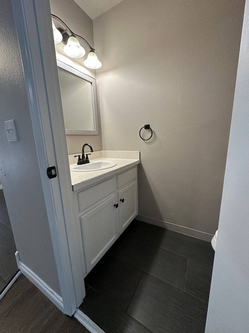Townhouse for rent at 3327 Rockingham Court NE, Salem, OR 97301