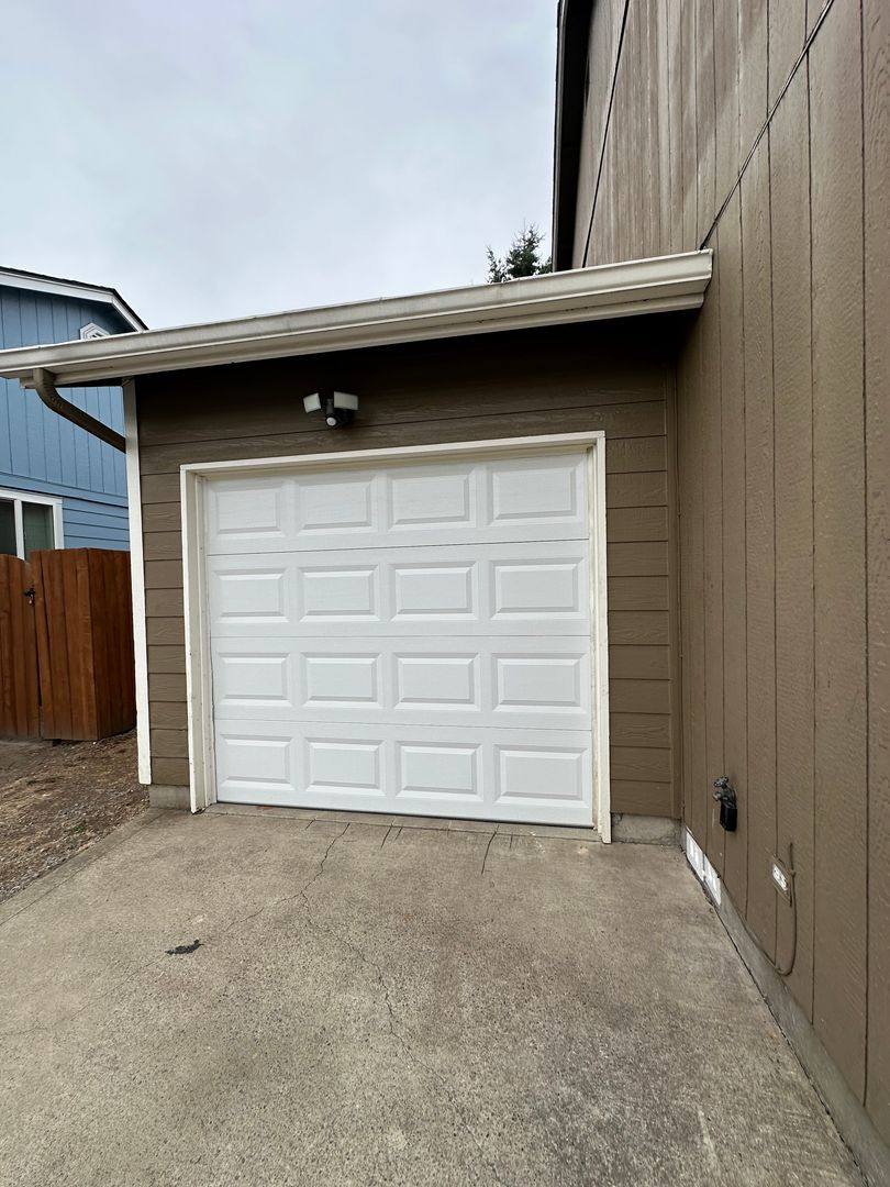 Townhouse for rent at 3327 Rockingham Court NE, Salem, OR 97301