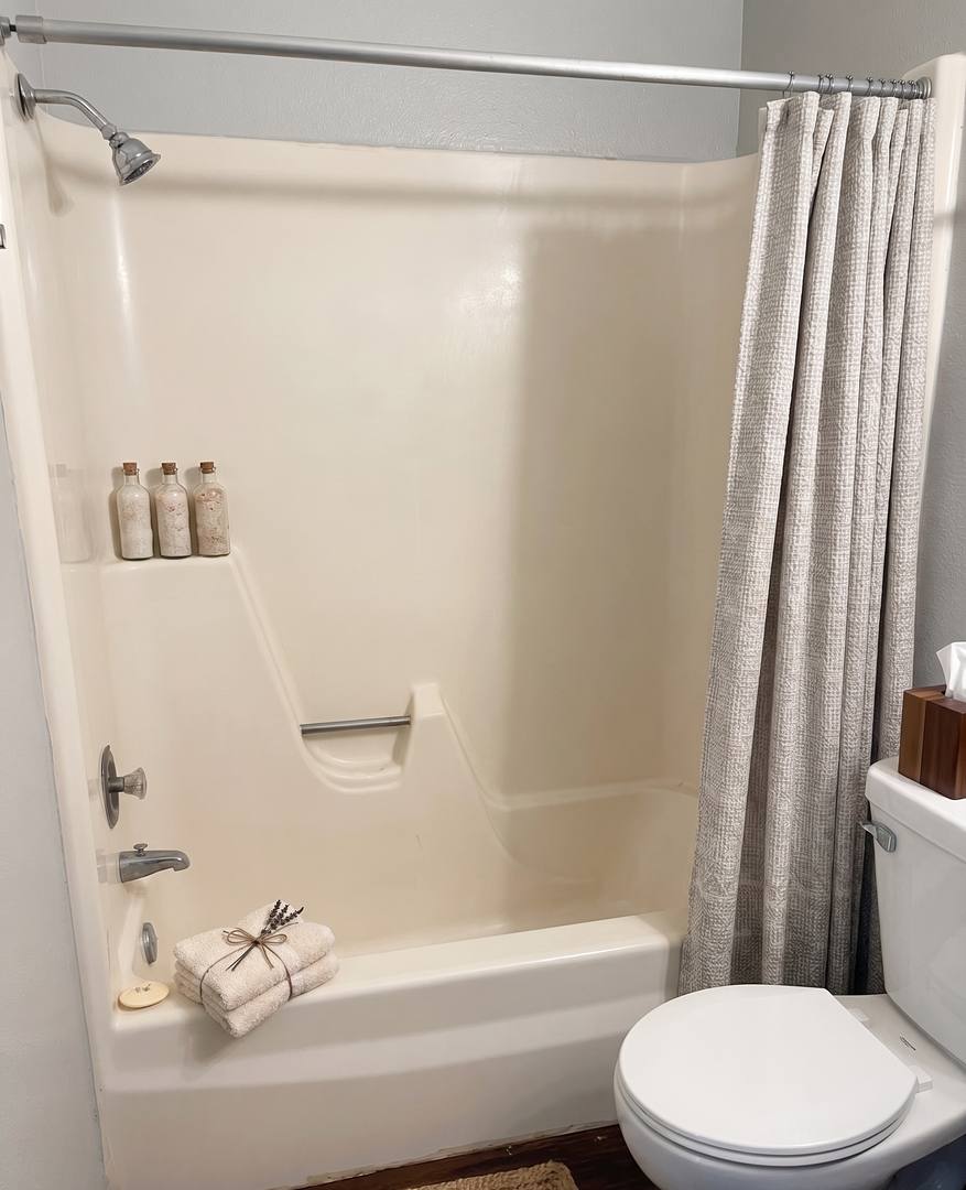 Apartment for rent at 120 Sherwood Court, Waterloo, IA 50701