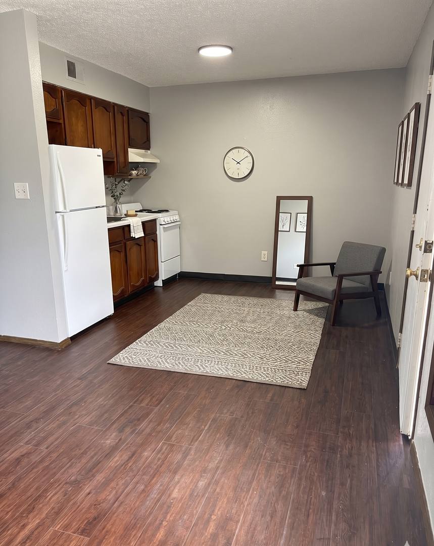 Apartment for rent at 120 Sherwood Court, Waterloo, IA 50701