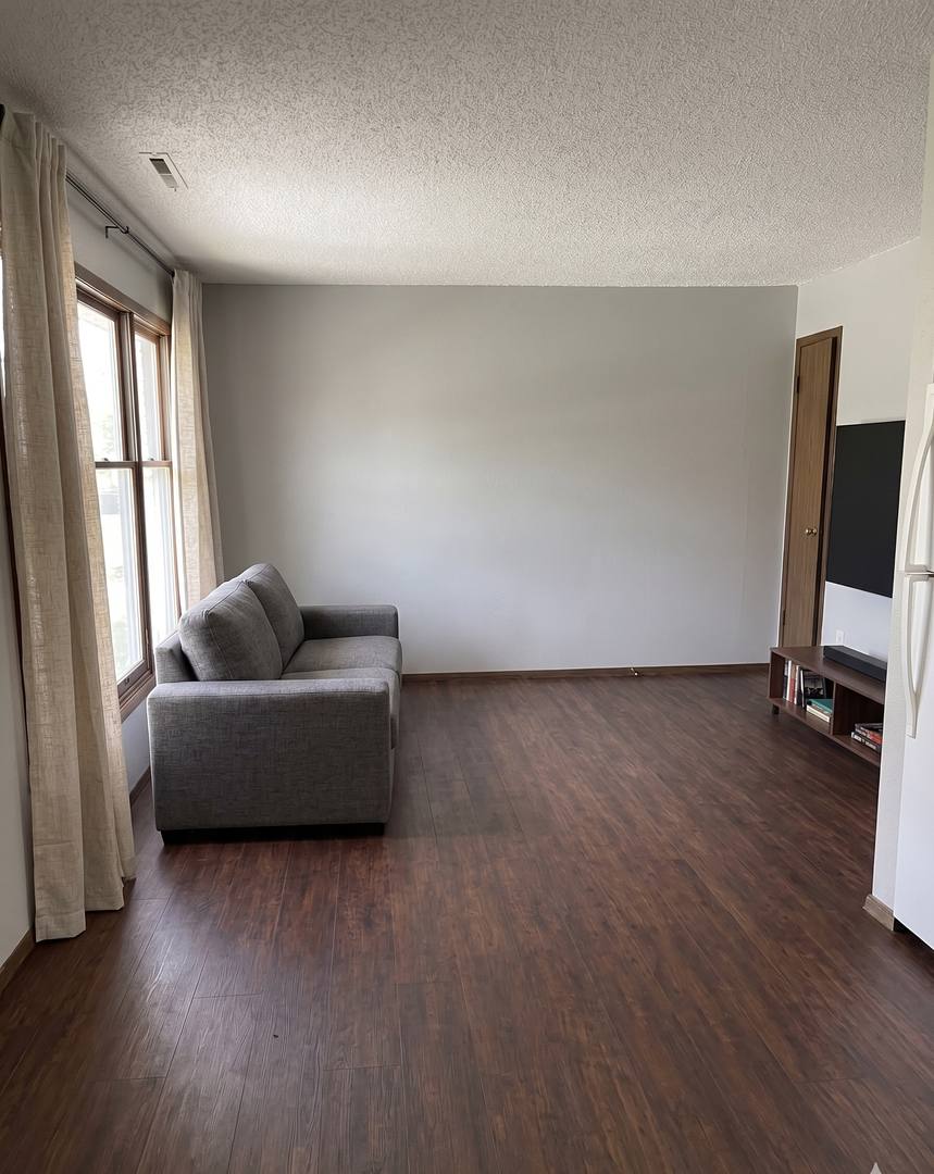 Apartment for rent at 120 Sherwood Court, Waterloo, IA 50701