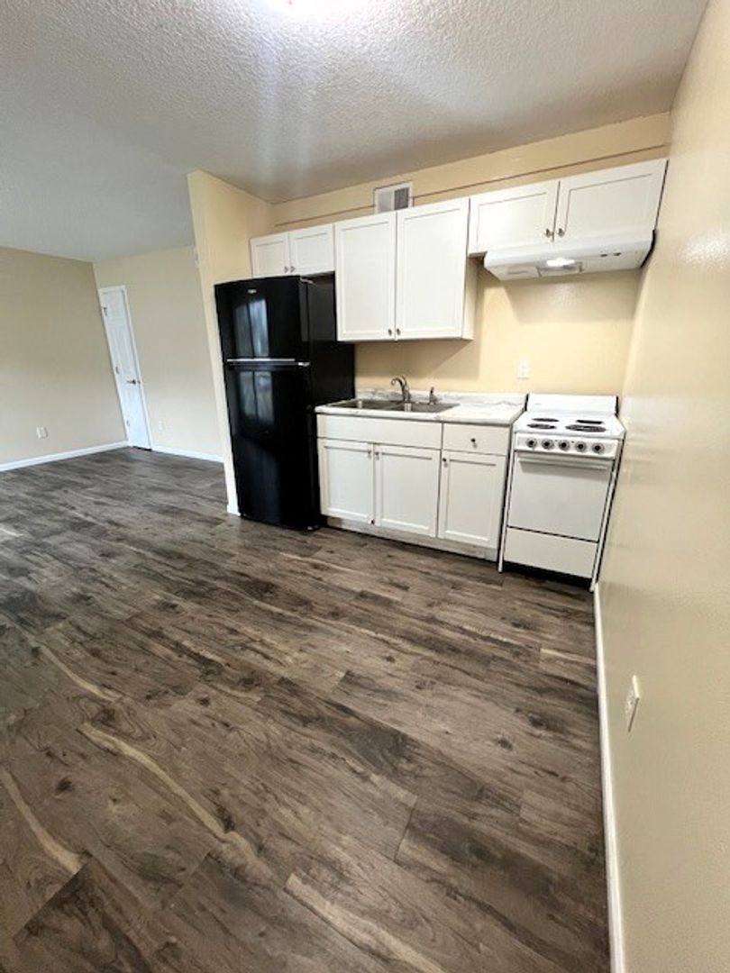 Apartment for rent at 120 Sherwood Court, Waterloo, IA 50701
