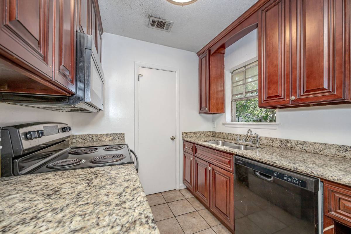 House for rent at 5612 Rose Dr, Moss Point, MS 39563