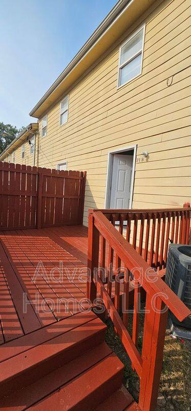 Townhouse for rent at 721 N 70th Terrace, Kansas City, KS 66112