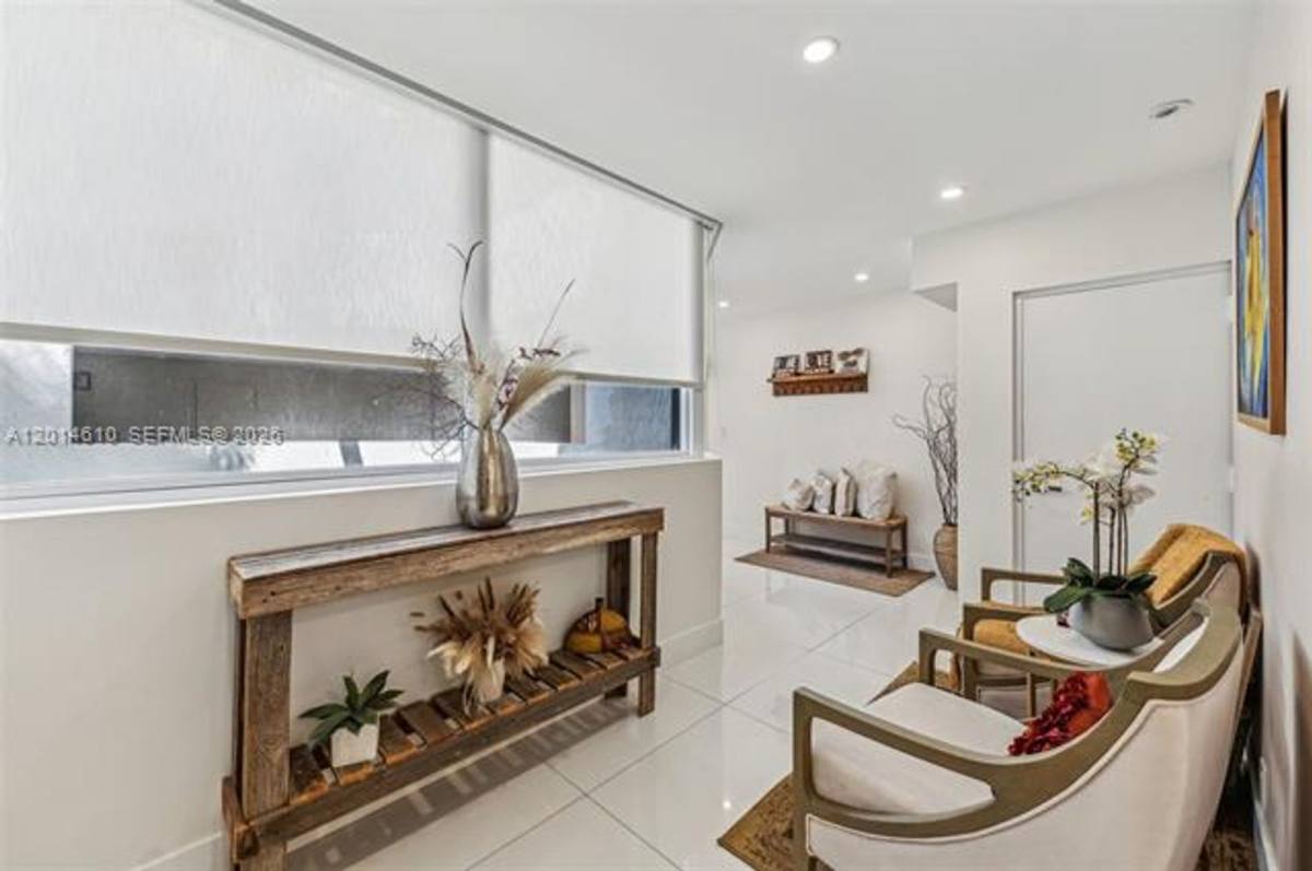 Apartment for rent at 121 Crandon Blvd, Key Biscayne, FL 33149
