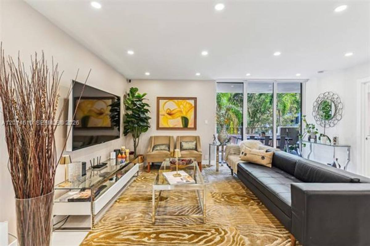 Apartment for rent at 121 Crandon Blvd, Key Biscayne, FL 33149