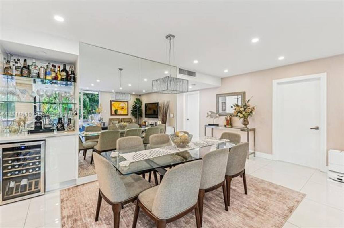 Apartment for rent at 121 Crandon Blvd, Key Biscayne, FL 33149