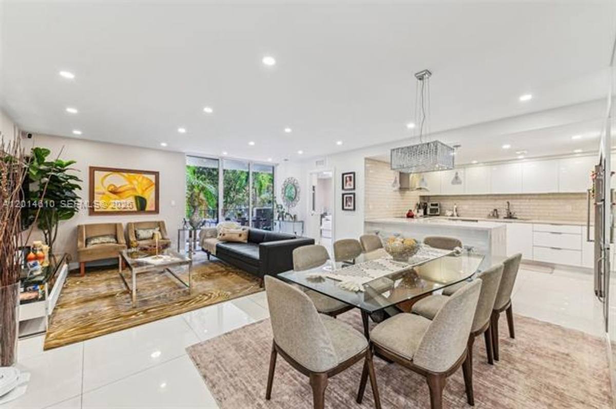 Apartment for rent at 121 Crandon Blvd, Key Biscayne, FL 33149