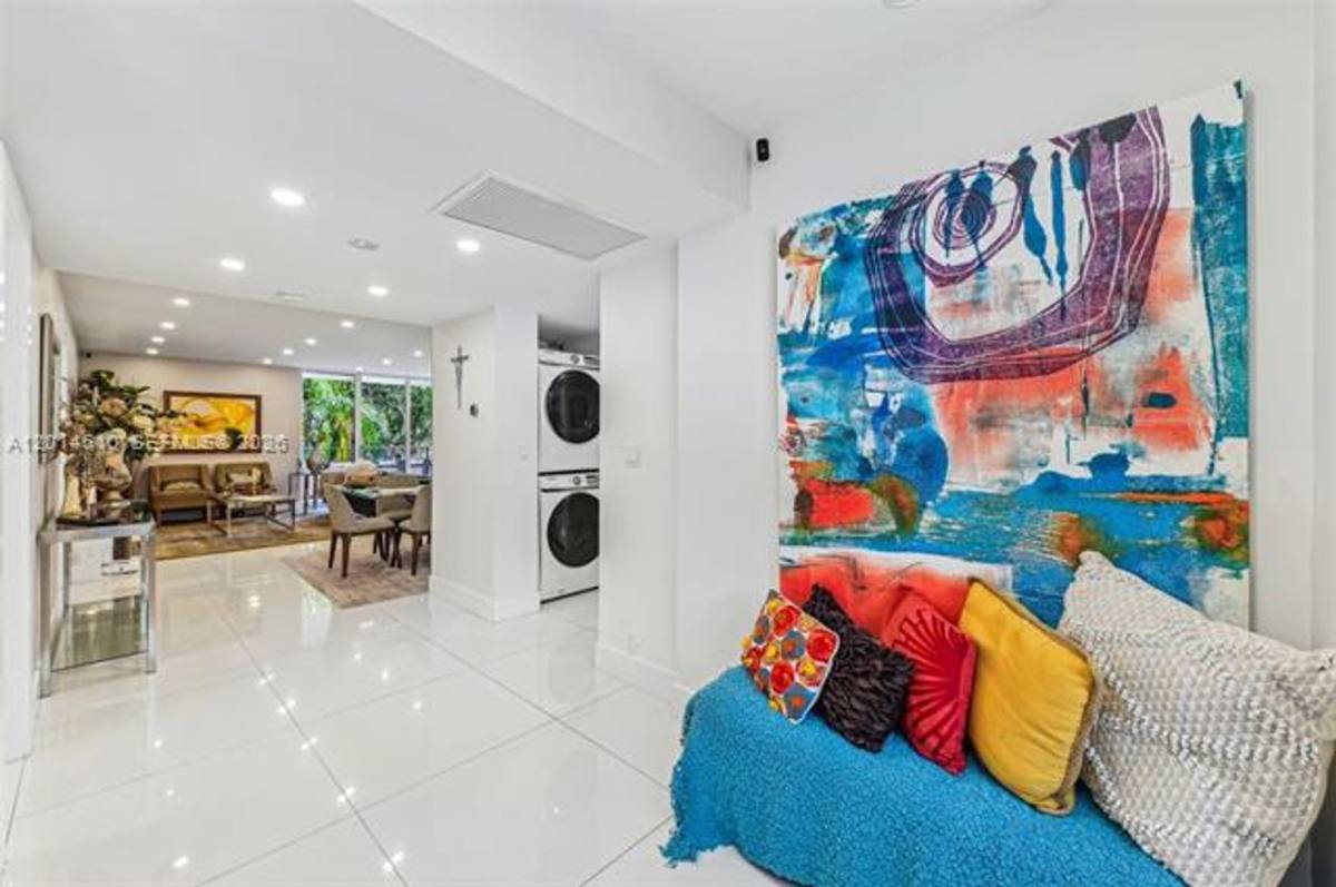 Apartment for rent at 121 Crandon Blvd, Key Biscayne, FL 33149