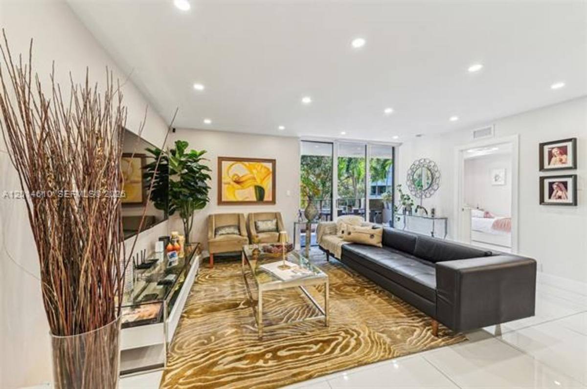 Apartment for rent at 121 Crandon Blvd, Key Biscayne, FL 33149
