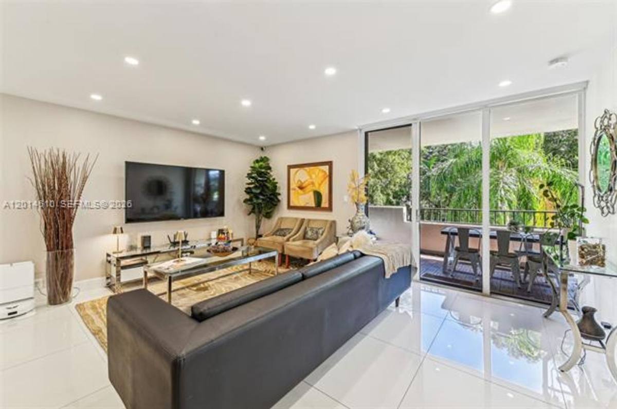 Apartment for rent at 121 Crandon Blvd, Key Biscayne, FL 33149