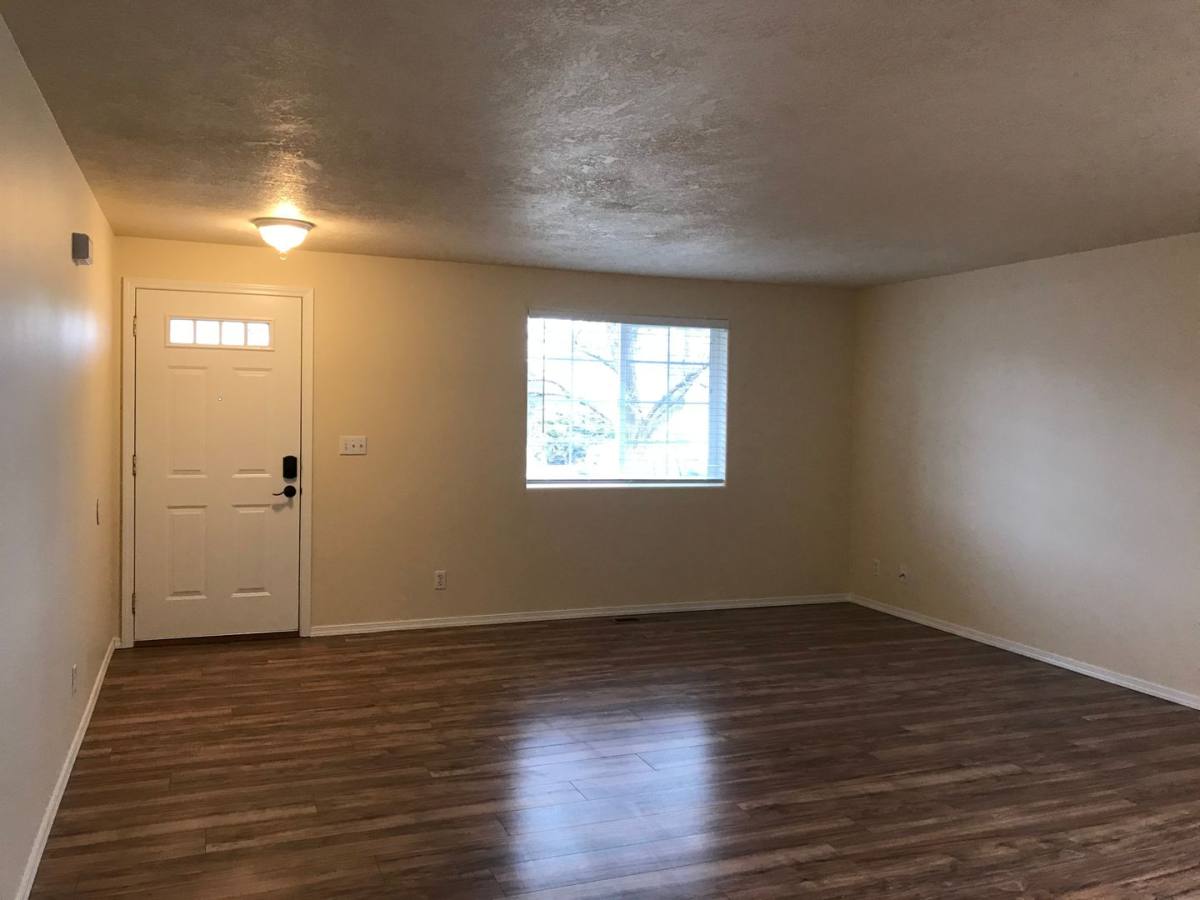 Apartment for rent at 1538 NE 7th St, Redmond, OR 97756